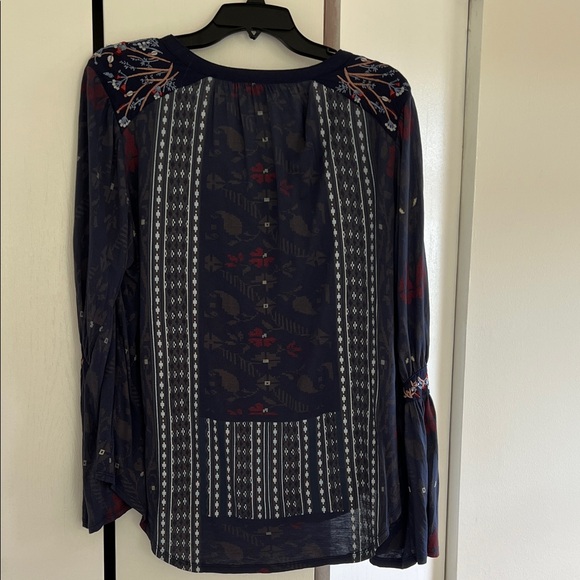 Blouse Lucky Brand Navy and Red Patterned Blouse - Picture 5 of 5